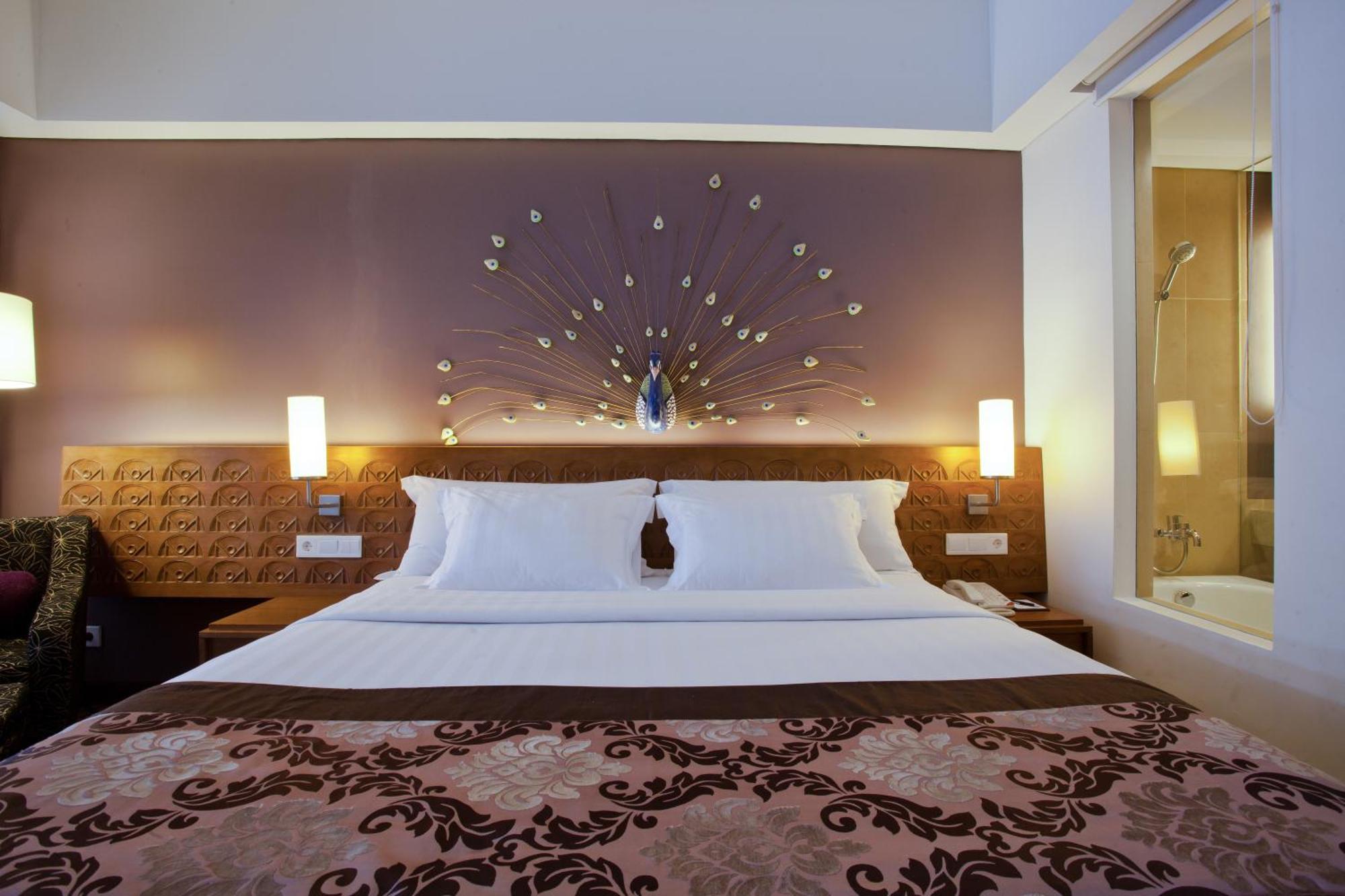 Kamar Deluxe Double atau Twin dengan Akses Kolam Renang
